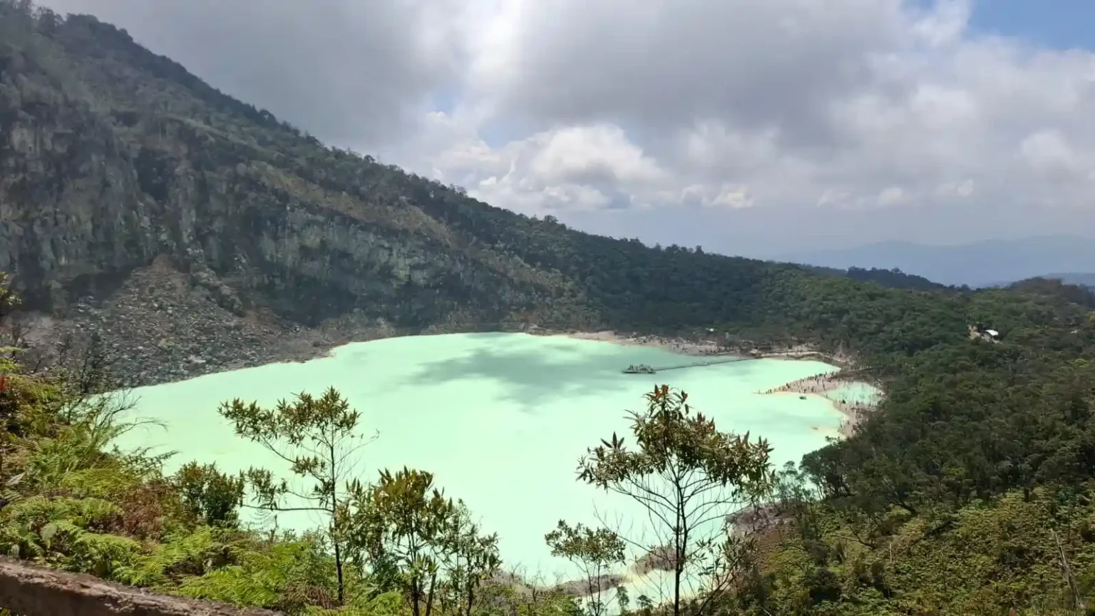 White Crater Bandung Tour overlooking the turquoise volcanic lake in Ciwidey, West Java