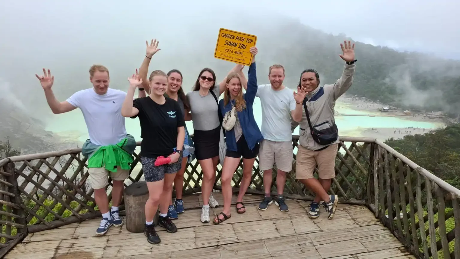 White Crater Bandung Tour at the volcanic crater lake with turquoise water